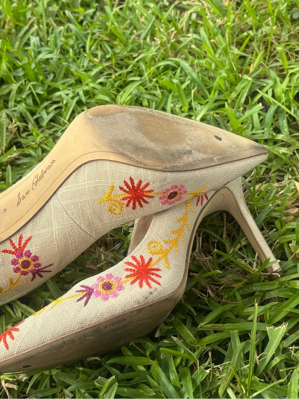Sam Edelman Beige Embroidered Floral Pointed-Toe Pumps Size 9